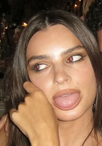 Emily Ratajkowski